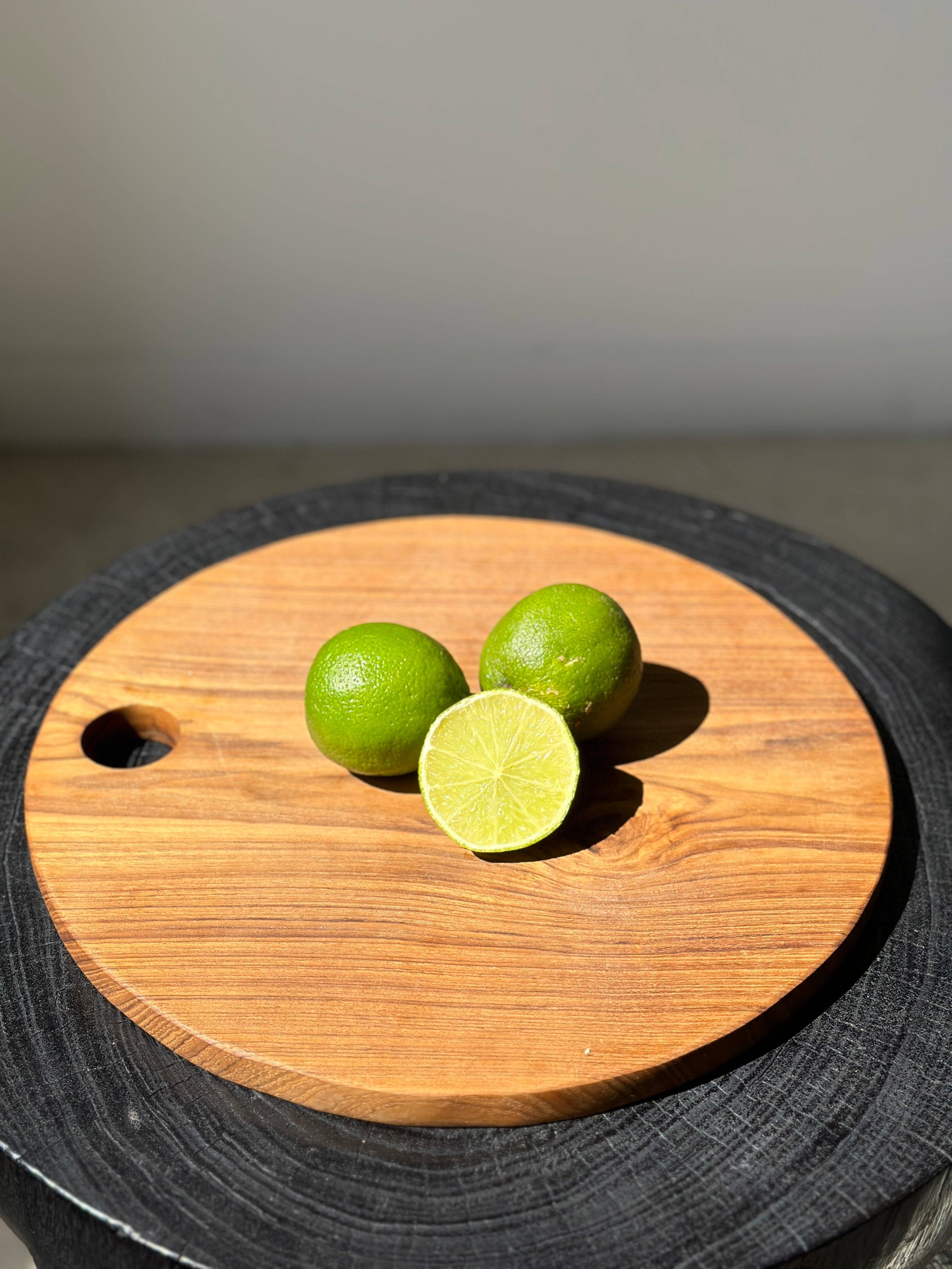 Office Objets – wholesale Skärbräda – Rund skärbräda i urholkad teak D:3082