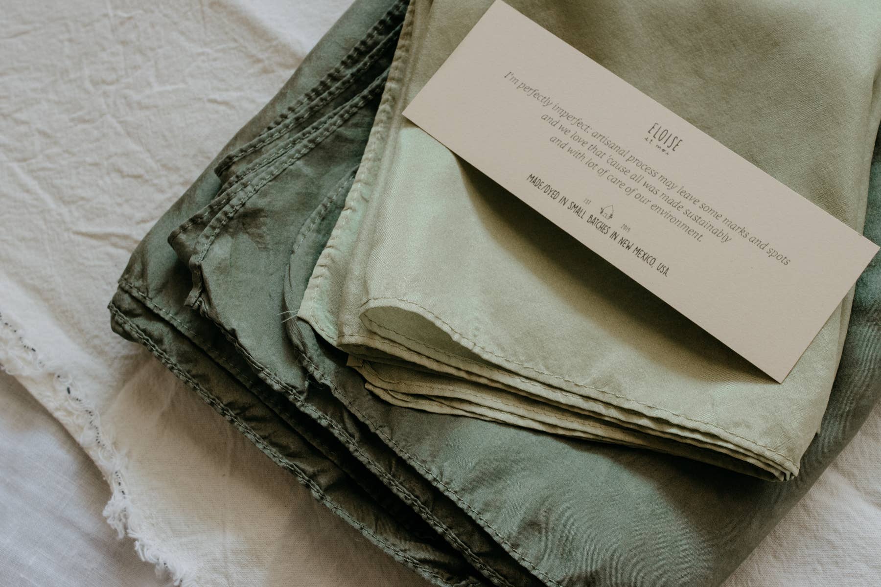 Eloise et moi - Vente Écharpe – femme - Foulards en soie 100 % teints à la main en tons neutres et naturels24