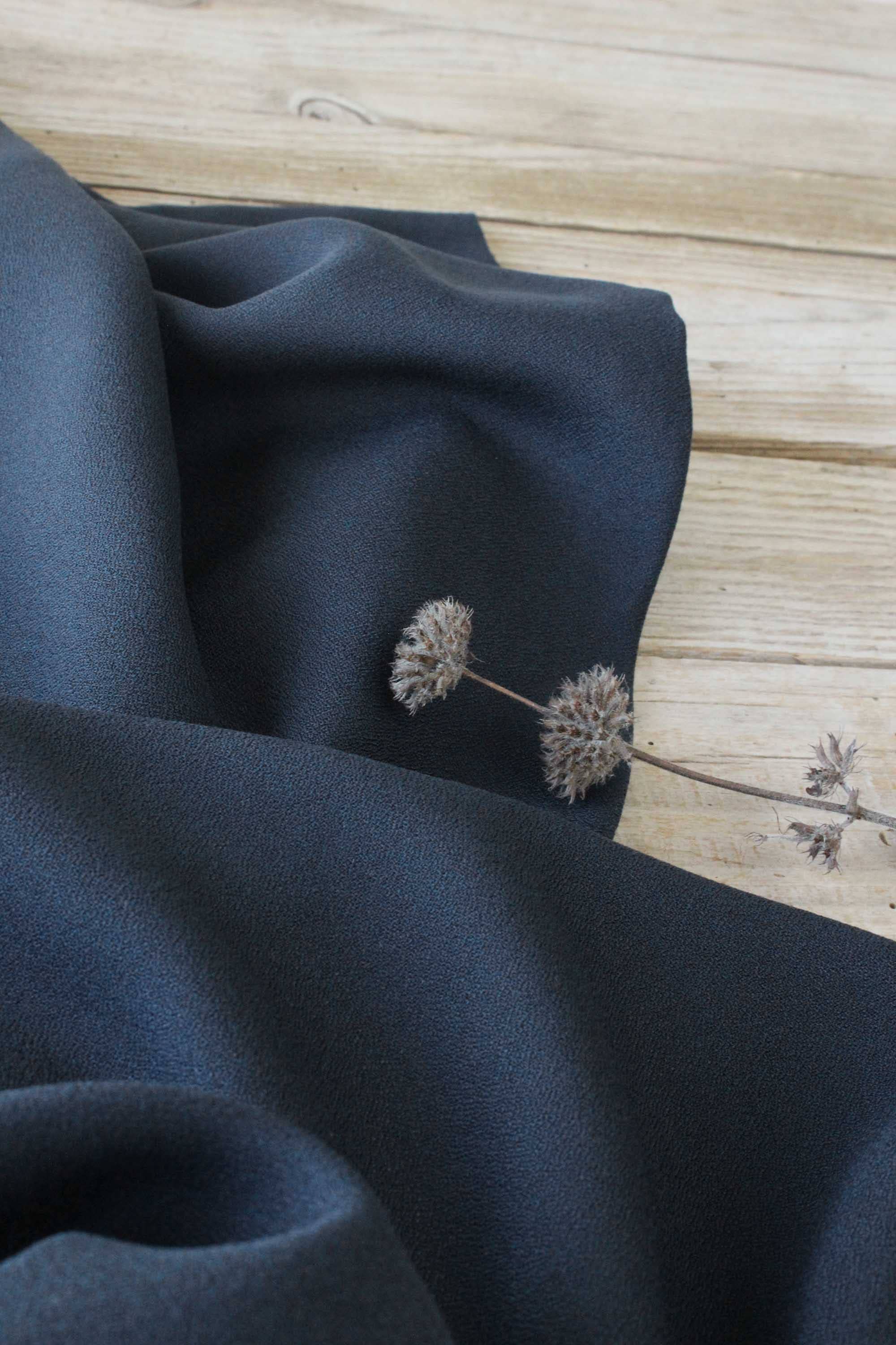 Eglantine et Zoé – Großhandel Stoff – Viscose-Crêpe-Stoff in Ink-Farbe13