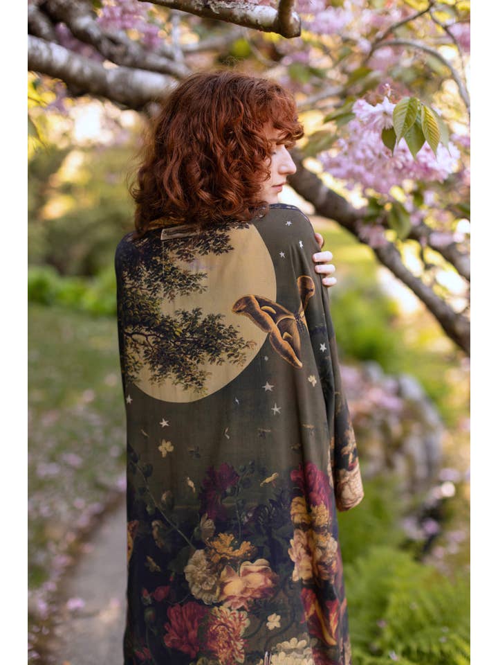 Market of Stars (Worldwide) – Großhandel Kimono – Damen – Der Messenger-Opernstaubmantel mit Jeanne d'Arc & Blumenmuster12