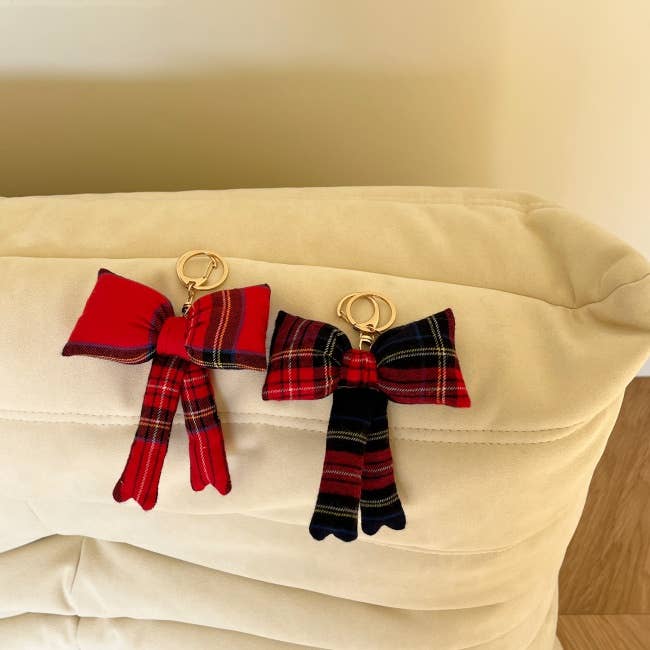 MOND HAUS - Wholesale Keychain - Women's - December Keychain | Holiday Tartan Plaid Big Ribbon Charm4