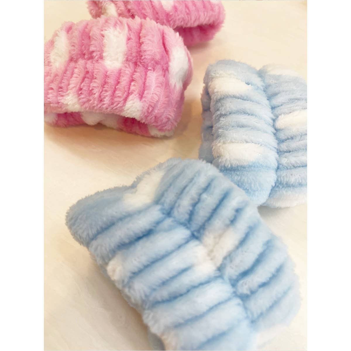 MIX COLOR 2-pc Polkadot Face Wash Wristband Set for wholesale on Faire1