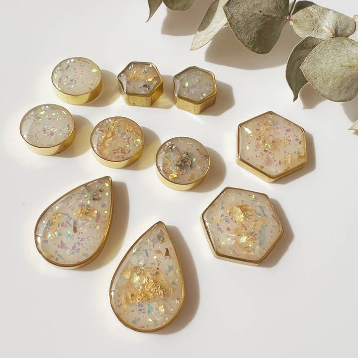 Bang Bang Bijoux – Engroshandel Ørestikkere – Mælkeglas Galaxy Studs: Opal