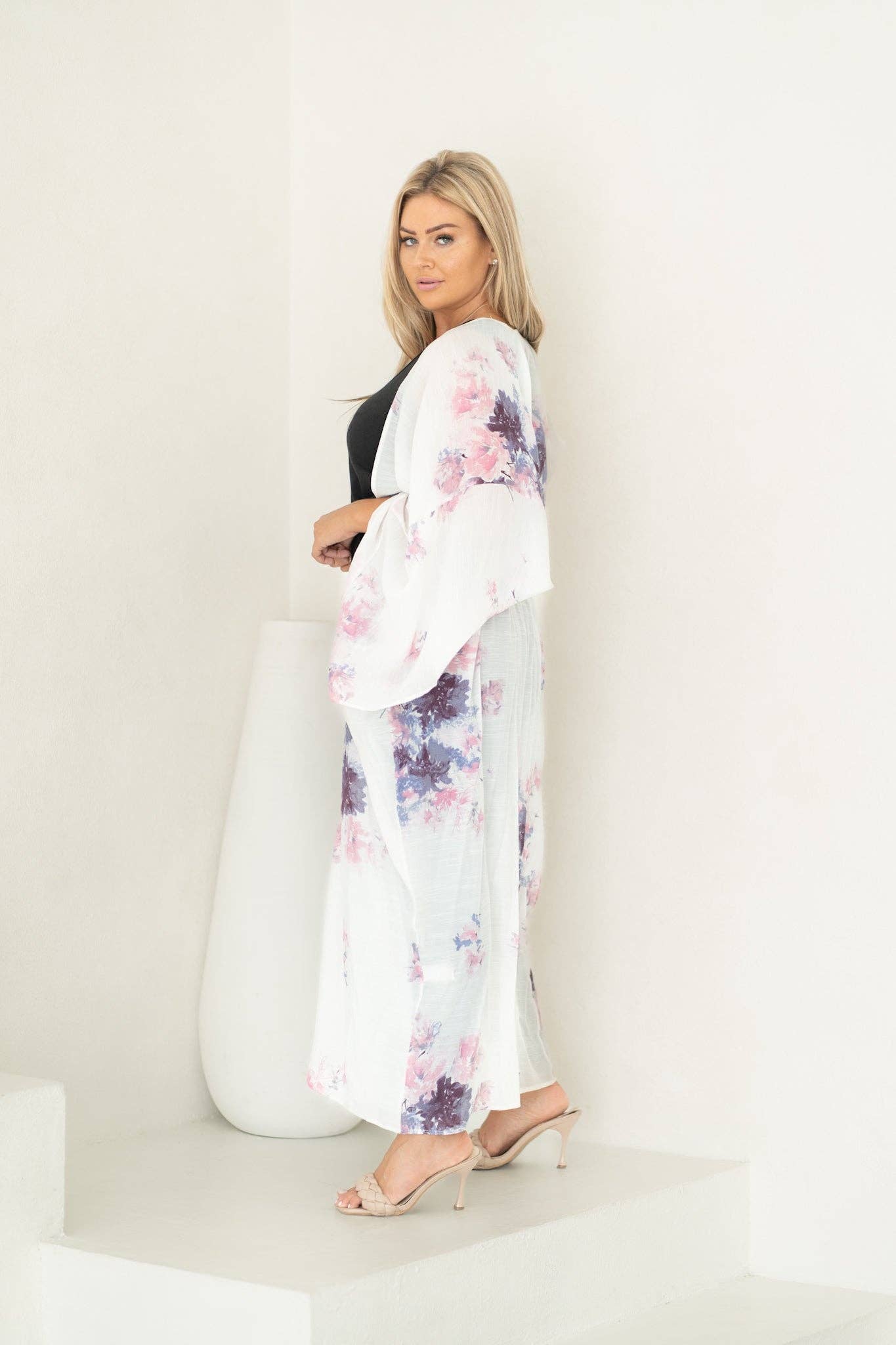 Shop T.K.S - Vendita all'ingrosso Kimono - Donna - Copricostume da spiaggia Chelsea bianco con motivo floreale lungo2