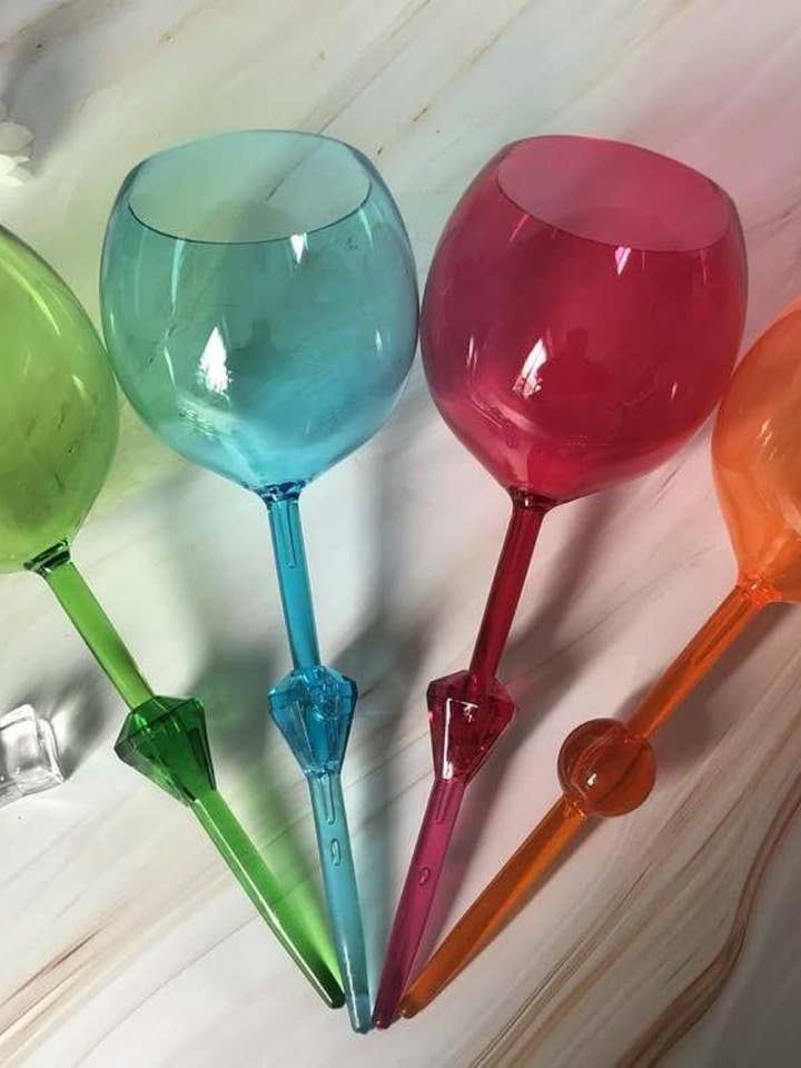 Verres à vin flottants en acrylique RTS pour la vente par Forever3AM