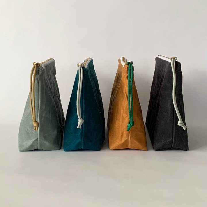 Trousse de toilette en toile cirée pour la vente par Newton Supply Co