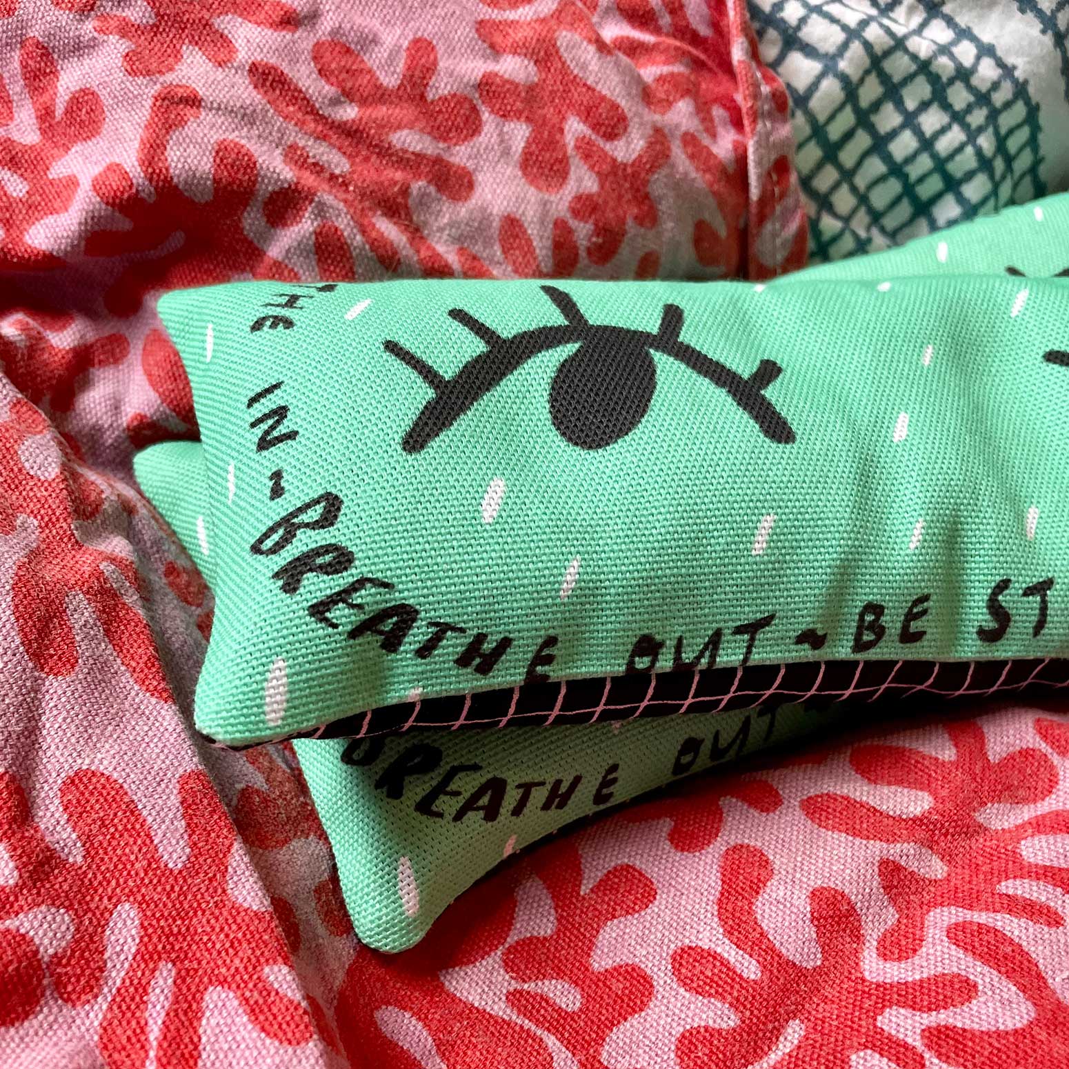 Nicola Rowlands - Vendita all'ingrosso Cuscino ortopedico/per spa - Inspira, espira, occhi verdi, borsa lavanda3