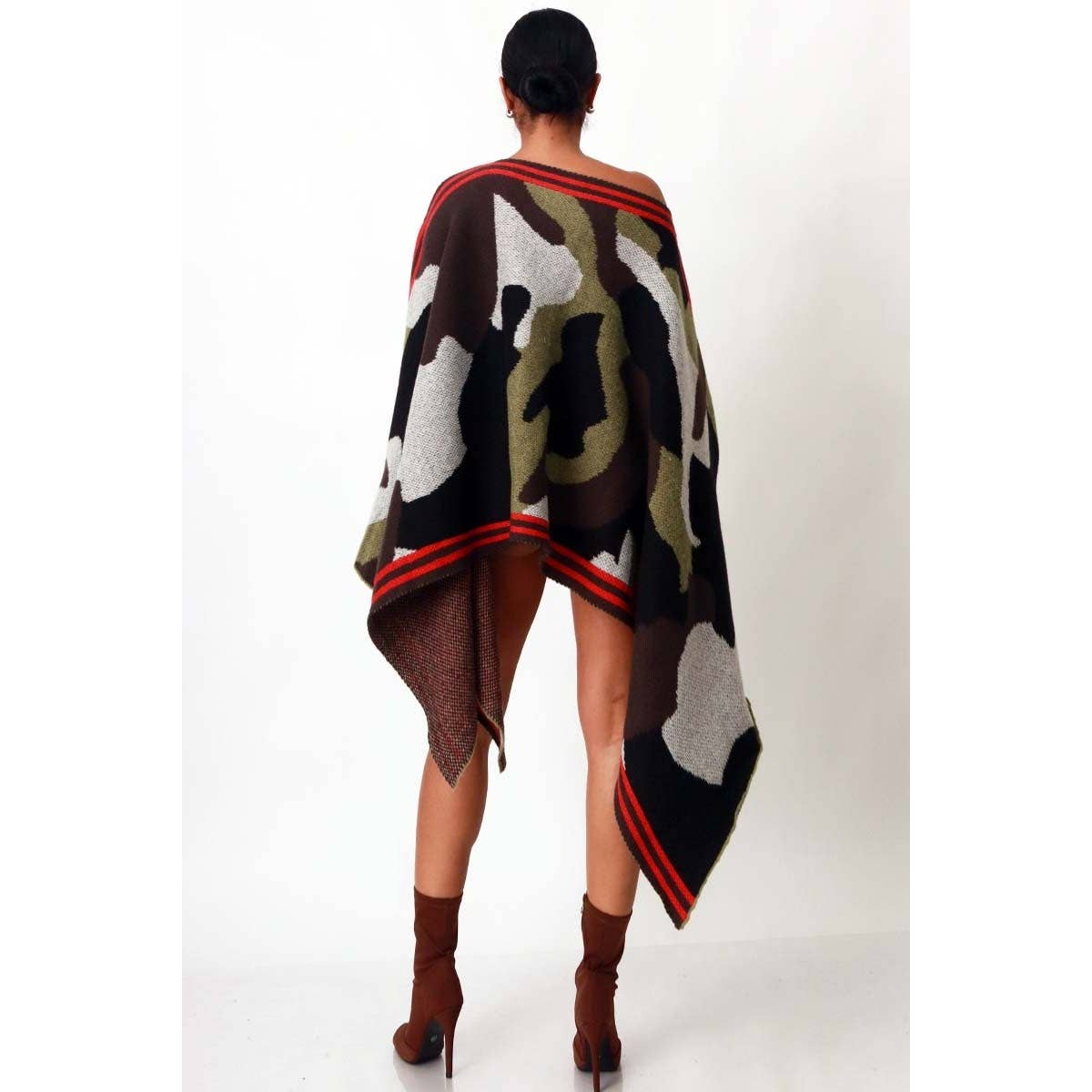 CAMUFLAJE Vestido de Chal con Estampado de Camuflaje de venta al por mayor en Faire6