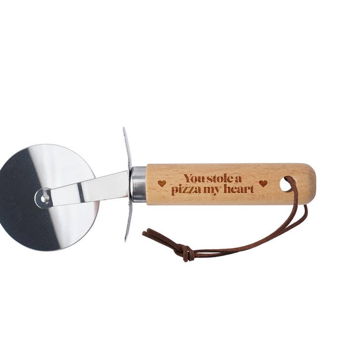 CGB Giftware - Wholesale Pizza Wheel - Wooden Handle Pizza Cutter - 'You Stole A Pizza My Heart'1