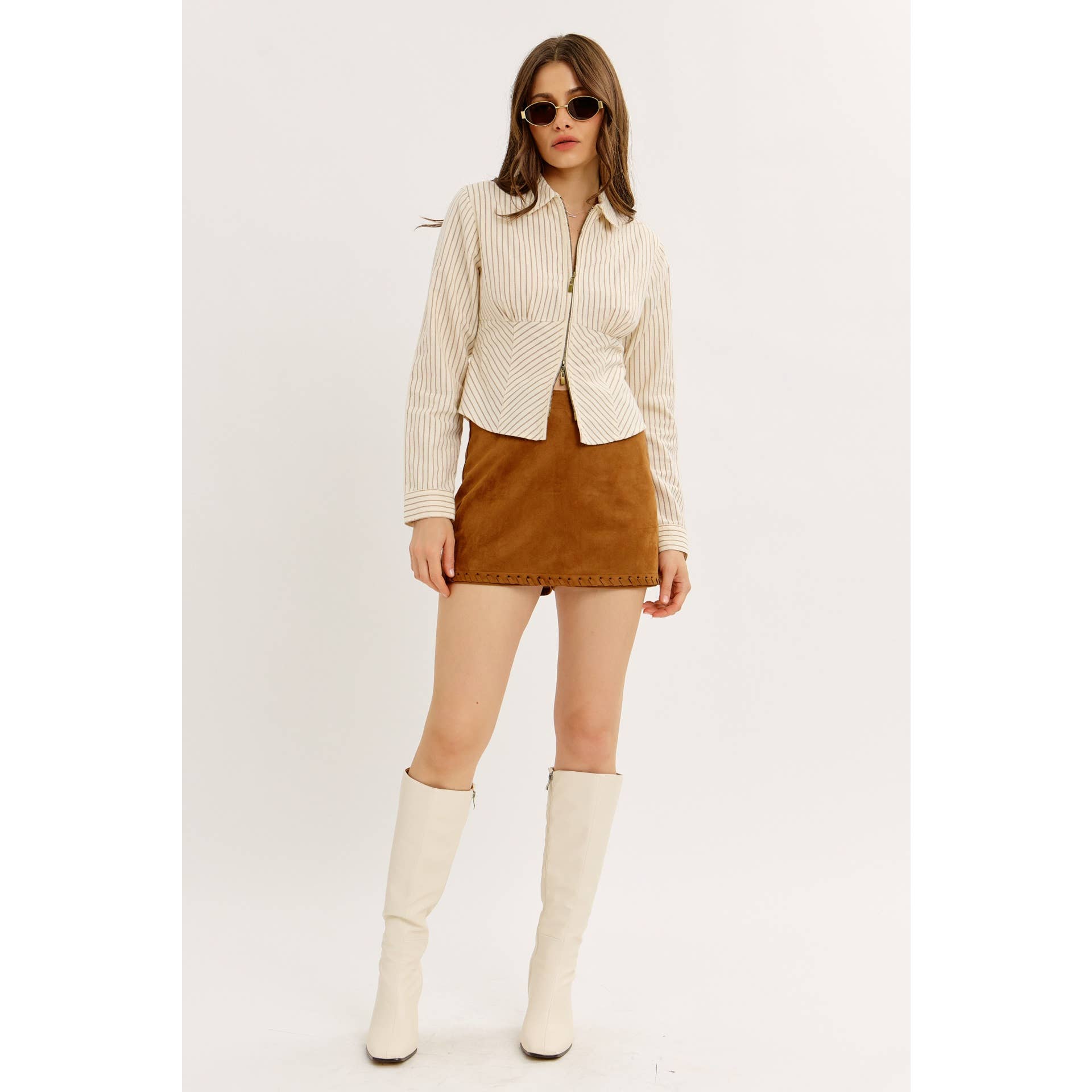 CHAMEAU MINI-JUPE-SHORT EN FAUSSE SUEDE ÉLÉGANTE AVEC OURLET SURPIQUÉ en vente sur Faire13