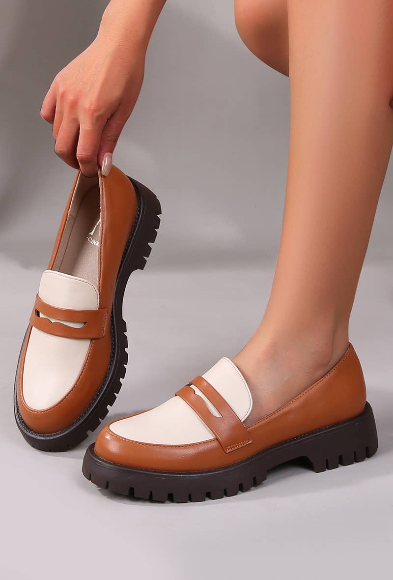 BELLICY / Cink-me - Wholesale Loafers - Women's - Two-tone faux leather loafers with textured sole, QP55-103