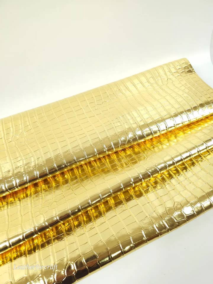 Guldmetallic krokodillelæder præget tekstur CROCK2 for engroshandel hos Leatherforcraft