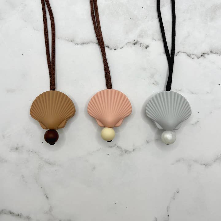 Collier Shell Fidget pour la vente par ArtisXan