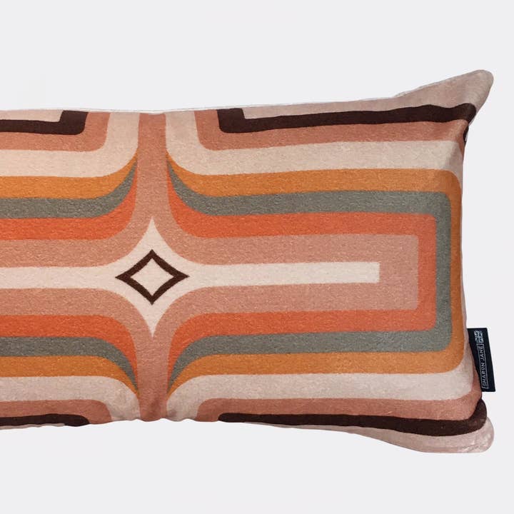Cuscino in velluto geometrico retrò - Corallo+Blush per la vendita all'ingrosso da parte di Sharon Jane Studio