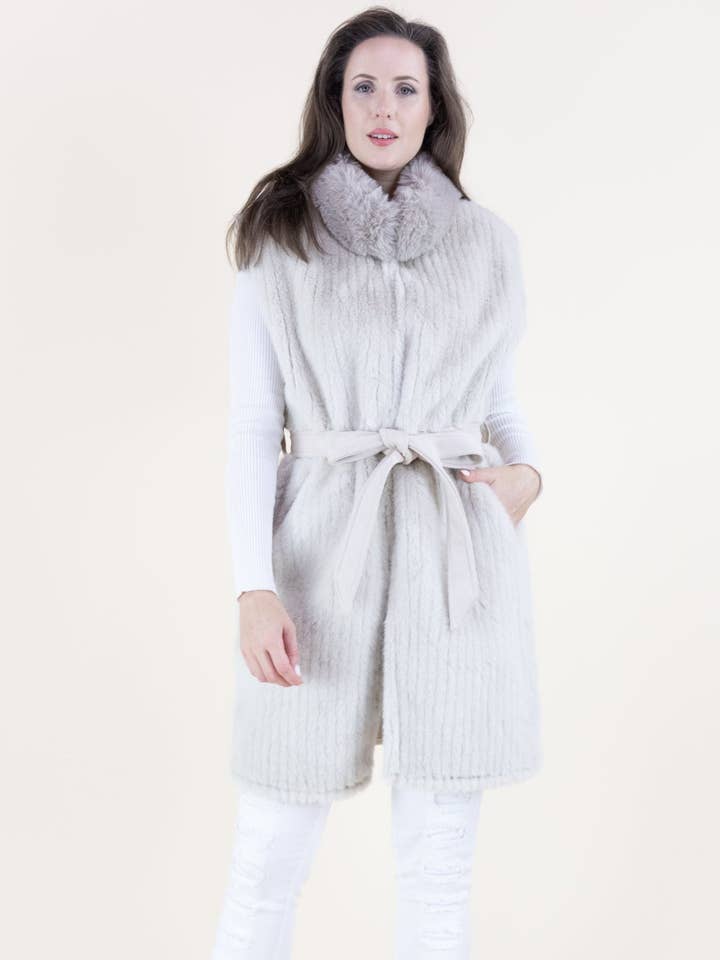 Gilet ceinturé en fausse fourrure à côtes verticales pour la vente par Original USA