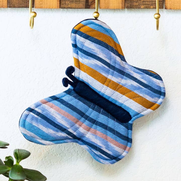 Upavim Crafts – wholesale Grytvantar/-lappar – Butterfly Potholder1