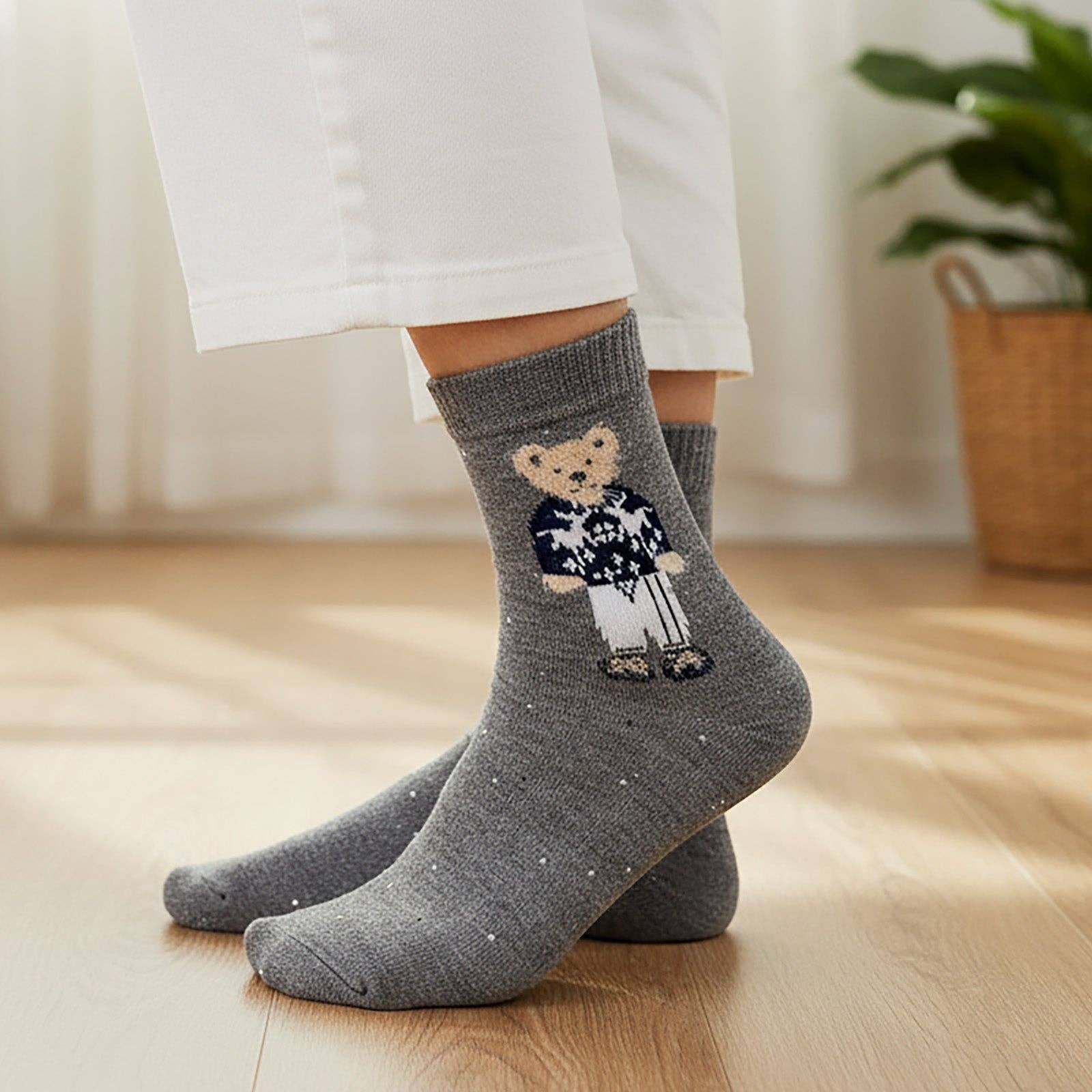 Wrapables.com - Wholesale Socks - Women's - Wrapables Women's Bear in Christmas Sweater Socks (Set of 5)2