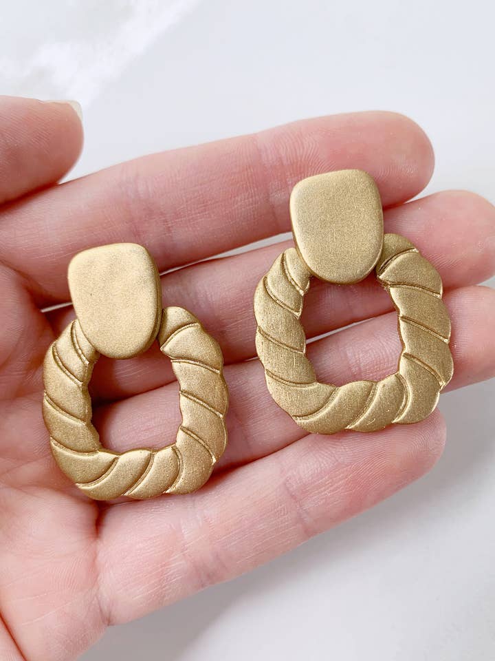 Mercedes en or antique pour la vente par Clay By Denae