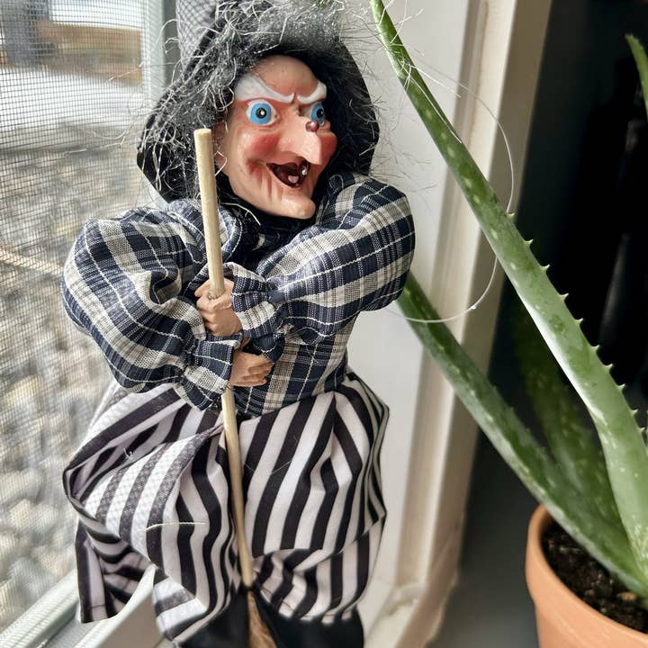 Marketplace24 - Wholesale Decorative Figurine - Kitchen Witch Doll Kiara black1