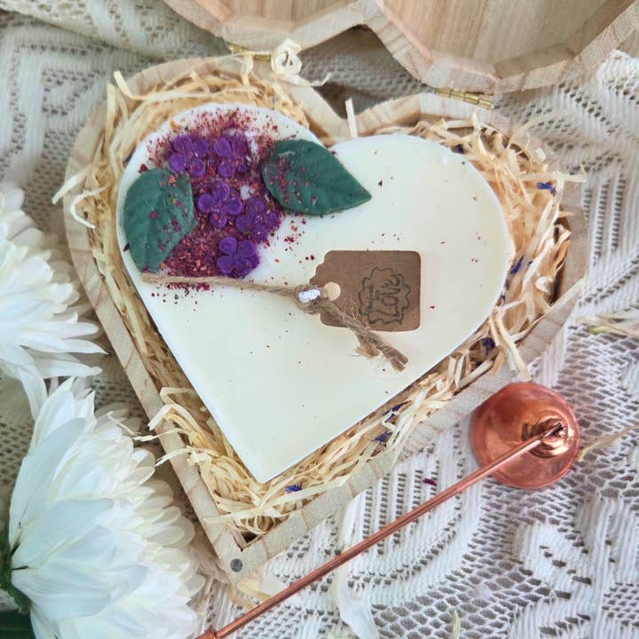 Heart Gift Box Large Heart With Lilac for wholesale by Beauty Scents Ltd.