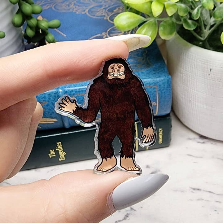 Bigfoot Pin, Bigfoot gåvor, Woodbooger Pin, Sasquatch Pin för wholesale av The Dungeon Rose