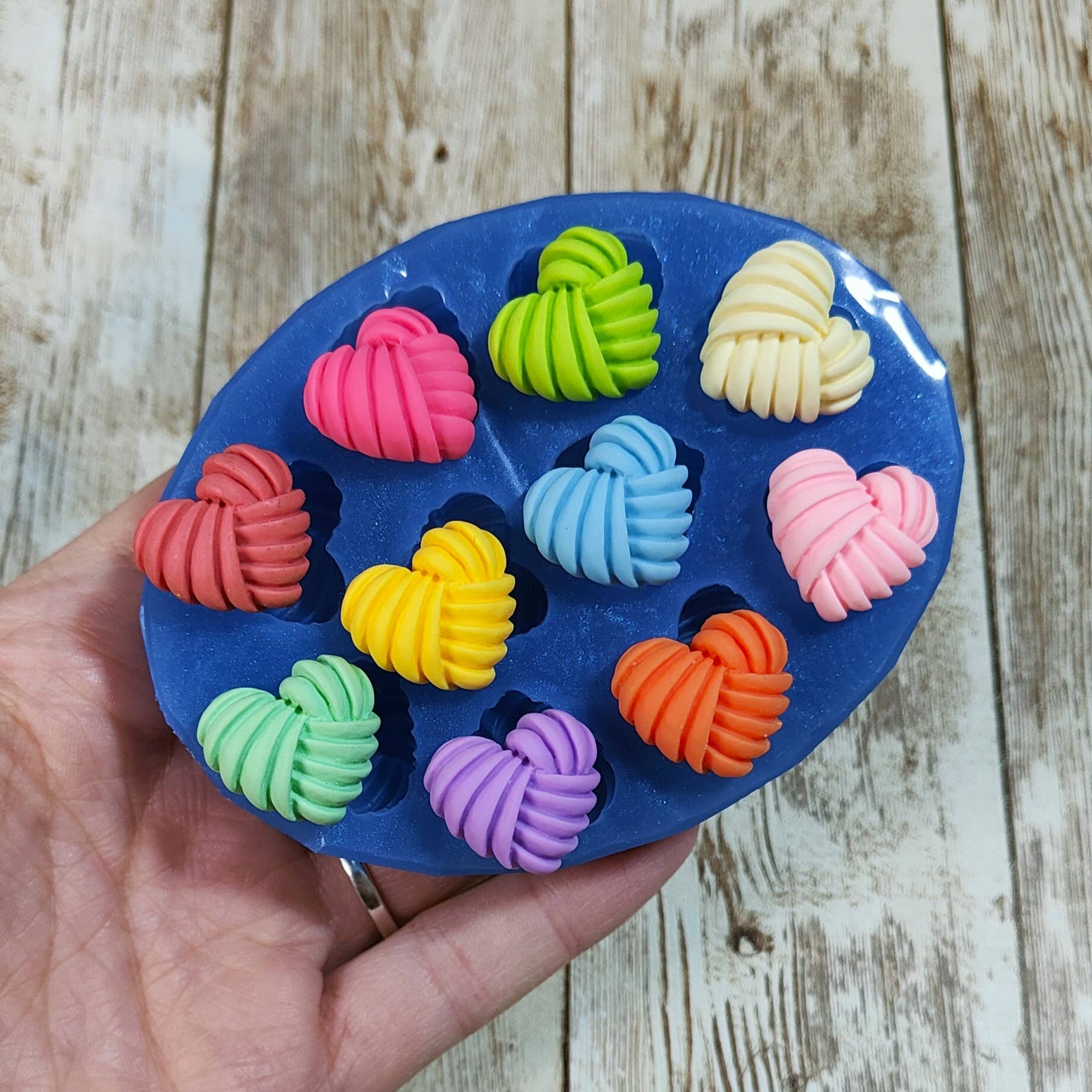 Serena Creazione di Serena Stampone - Vendita all'ingrosso Kit per lavoretti fai da te - Stampo Cuori Gomitolo 2cm in silicone per resina e gesso2