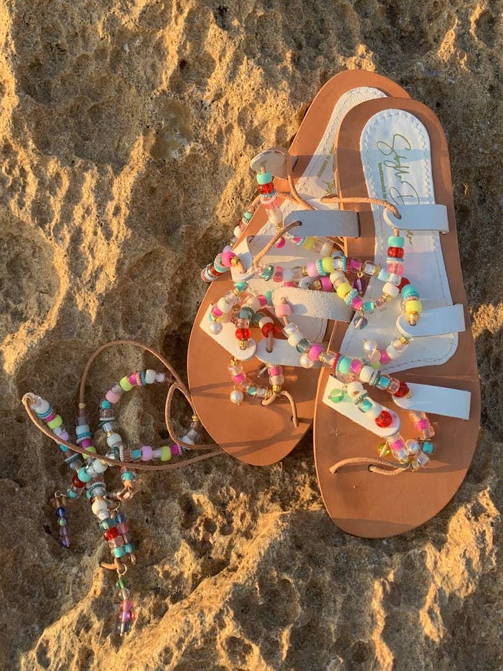 Vita lädersandaler med pärlor - "Sweet Candy" för wholesale av SIBYLLADELPHICA