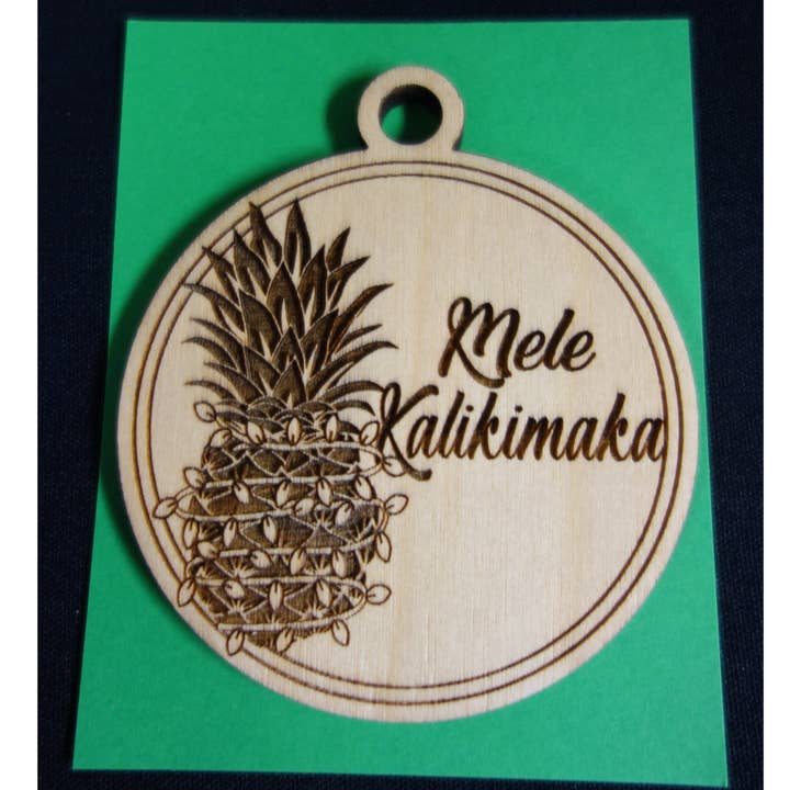Mele Kalikimaka Ananas med Lys Mindesakepynt for engroshandel hos Aloha Cuts