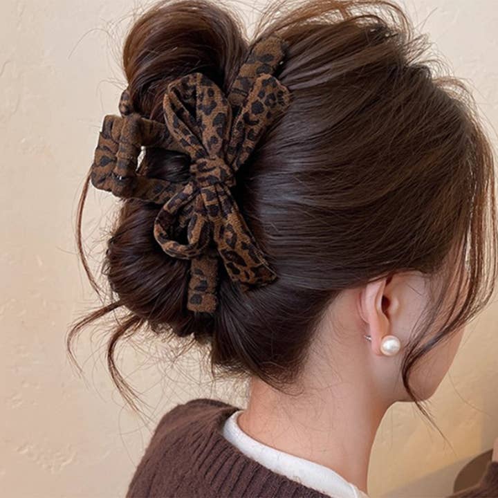 PINCE À CHEVEUX IMPRIMÉ LÉOPARD VELOUTÉE AVEC NŒUDS pour la vente par Girly