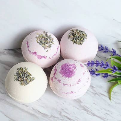 Dancing Turtle Shop – Engroshandel Bade- og kropssæt – Afslappende lavendel organisk spa-sæt, gavekurv, spa-gaveæske2