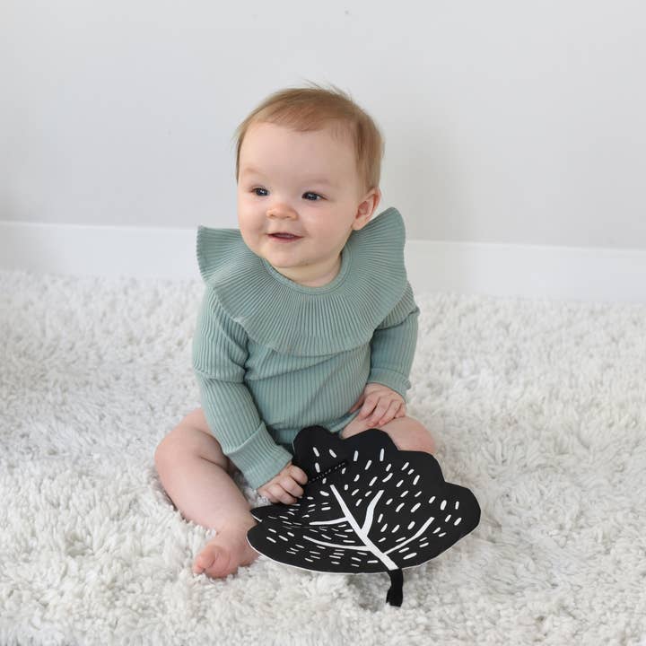 Wee Gallery - Wholesale Crinkle tag toy – Baby - Leaf Crinkle Toy1