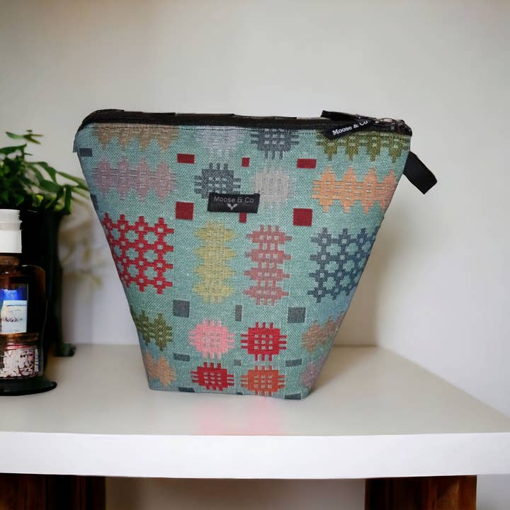 Moose & Co - Wholesale Toiletry Bag - Women's - Welsh tapestry blanket design wash bags / make up bags9