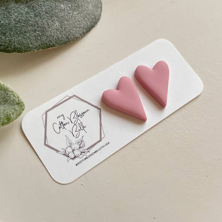 Boucles d'oreilles légères en argile Heart Statement Stud pour la vente par My Cotton Blossom Belle