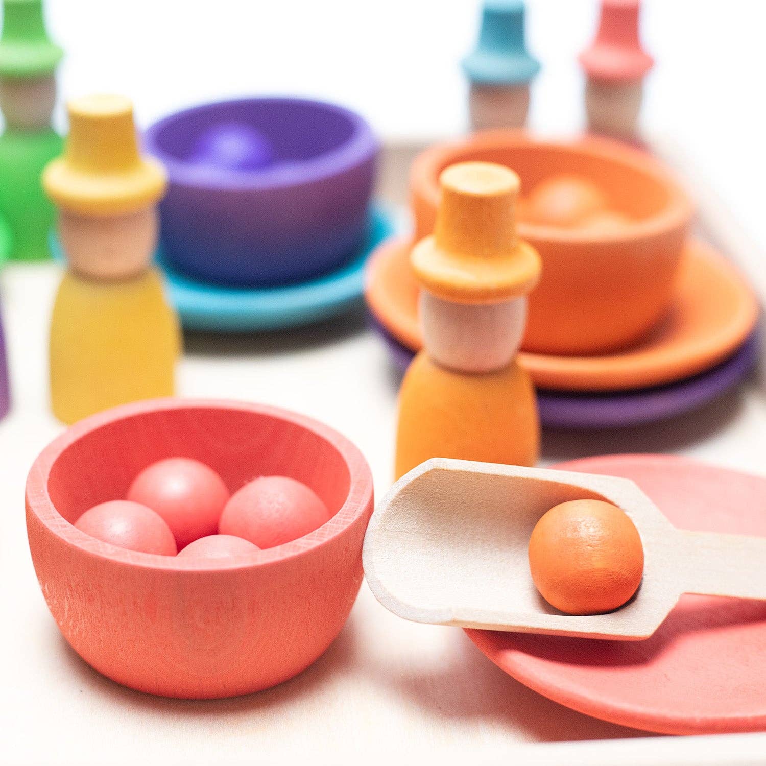 Lille Barn - Wholesale Wood Toy - Kids - Wooden toys - Colored figures, bowls, and balls on a tray3