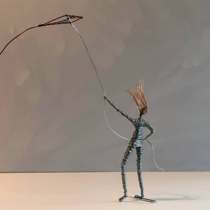 Haritopoulou - Vente Sculpture - Sculpture femme avec cerf-volant une décoration d'art moderne2