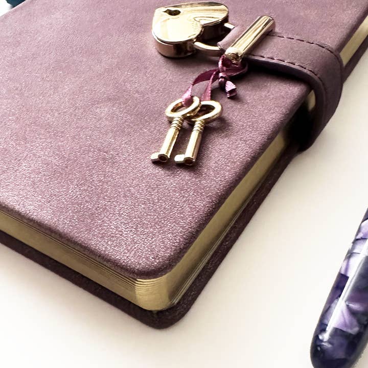 Victoria's Journals – wholesale Journal och dagbok – Barn – Dammig Plommon Lås & Nyckel Dagbok för Flickor – 320 Sidor (Kopia)1