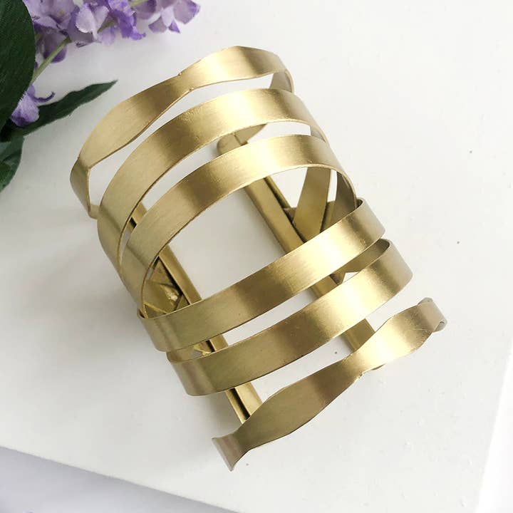 WorldFinds - Vente Bracelet manchette - Manchette arquée ornée - Dorée0
