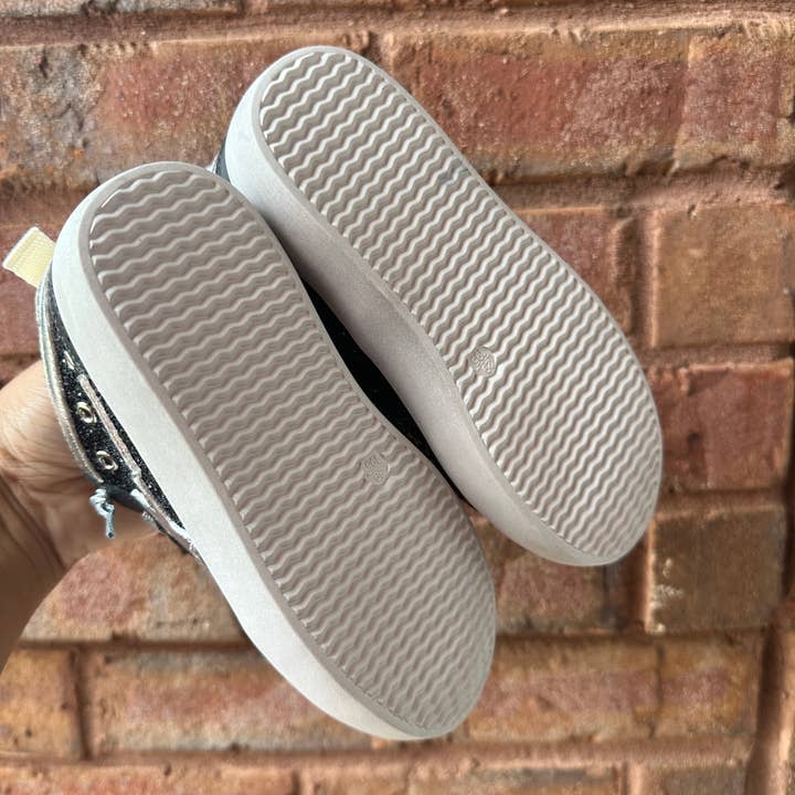 Torn and Trendy - Wholesale Lifestyle Sneakers - Kids - High Top Black Star Sneaker4