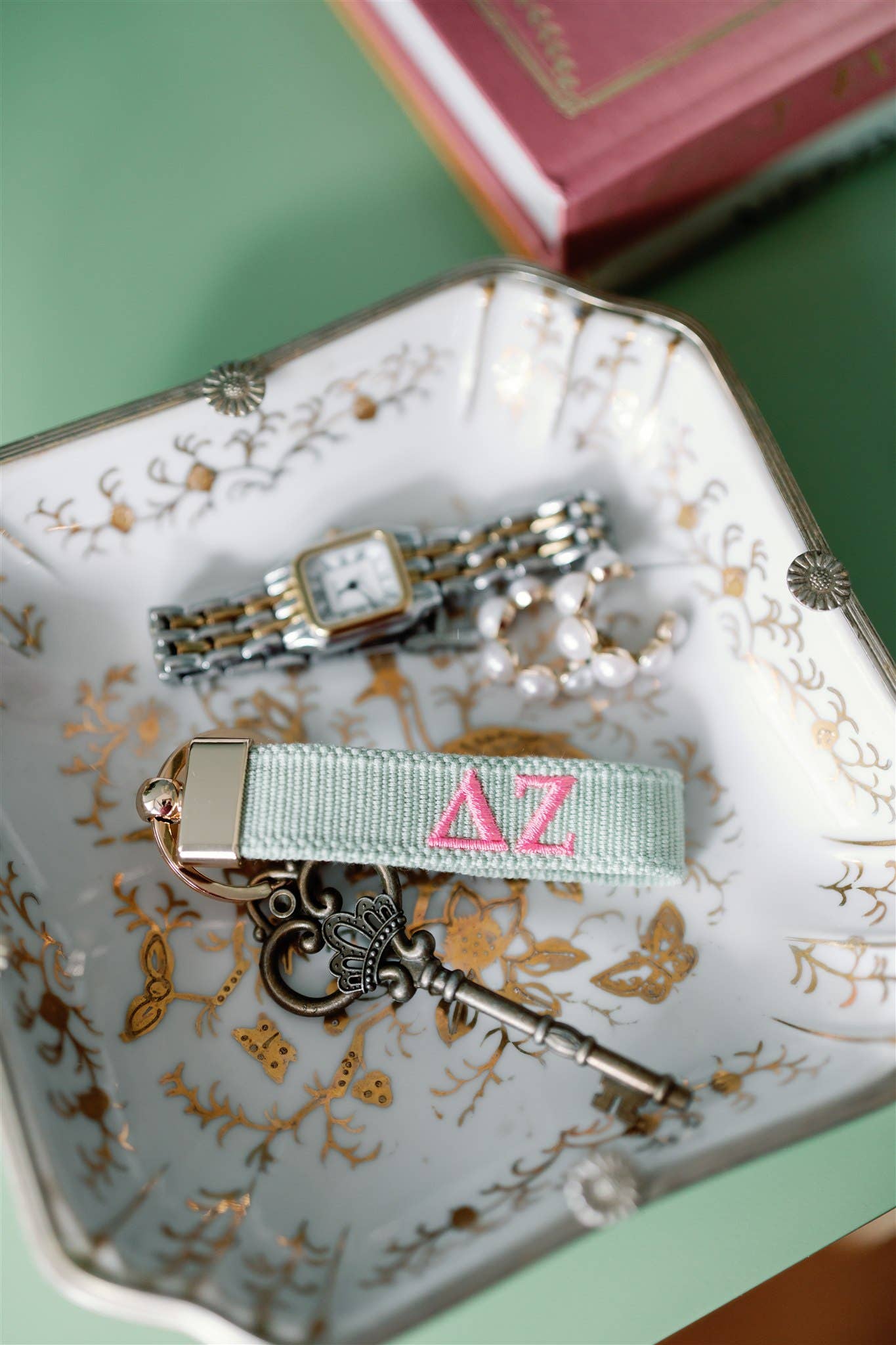 Gracefully Made Art – Porta-chaves - Mulher por atacado – Porta-chaves Bordado Delta Zeta, Irmandade1