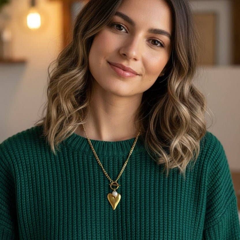 OE! - Venta al por mayor Collares con colgantes/abalorios - SZERELEM - Collar de acero chapado en oro de 18k con colgante de corazón2