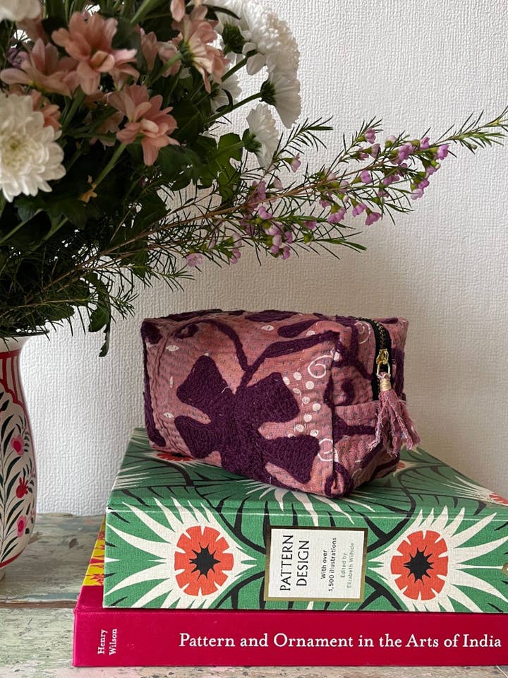 TROUSSE MAQUILLAGE KANTHA BRODE UNI pour la vente par Curiosity Lab