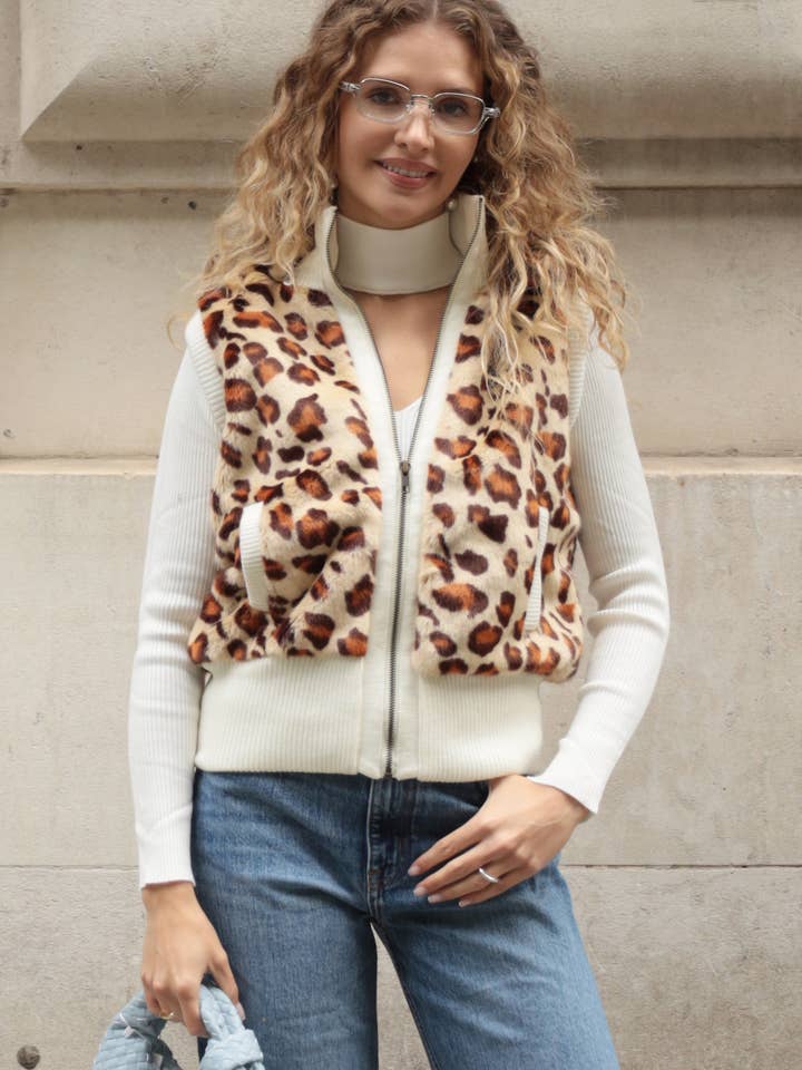 Veste en fausse fourrure (imprimé animal) pour la vente par CY FASHION. LONDON