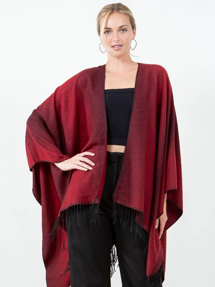 Saldi Poncho a Maglia per la vendita all'ingrosso da parte di Betsy Moss