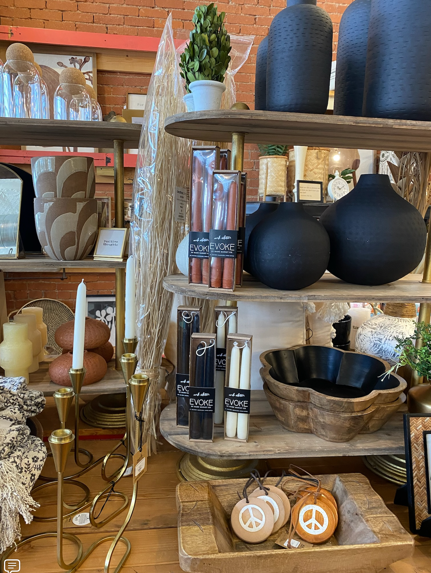 Made Market Co. - Wholesale Serveerschaal - Zwarte bloemvormige schaal9