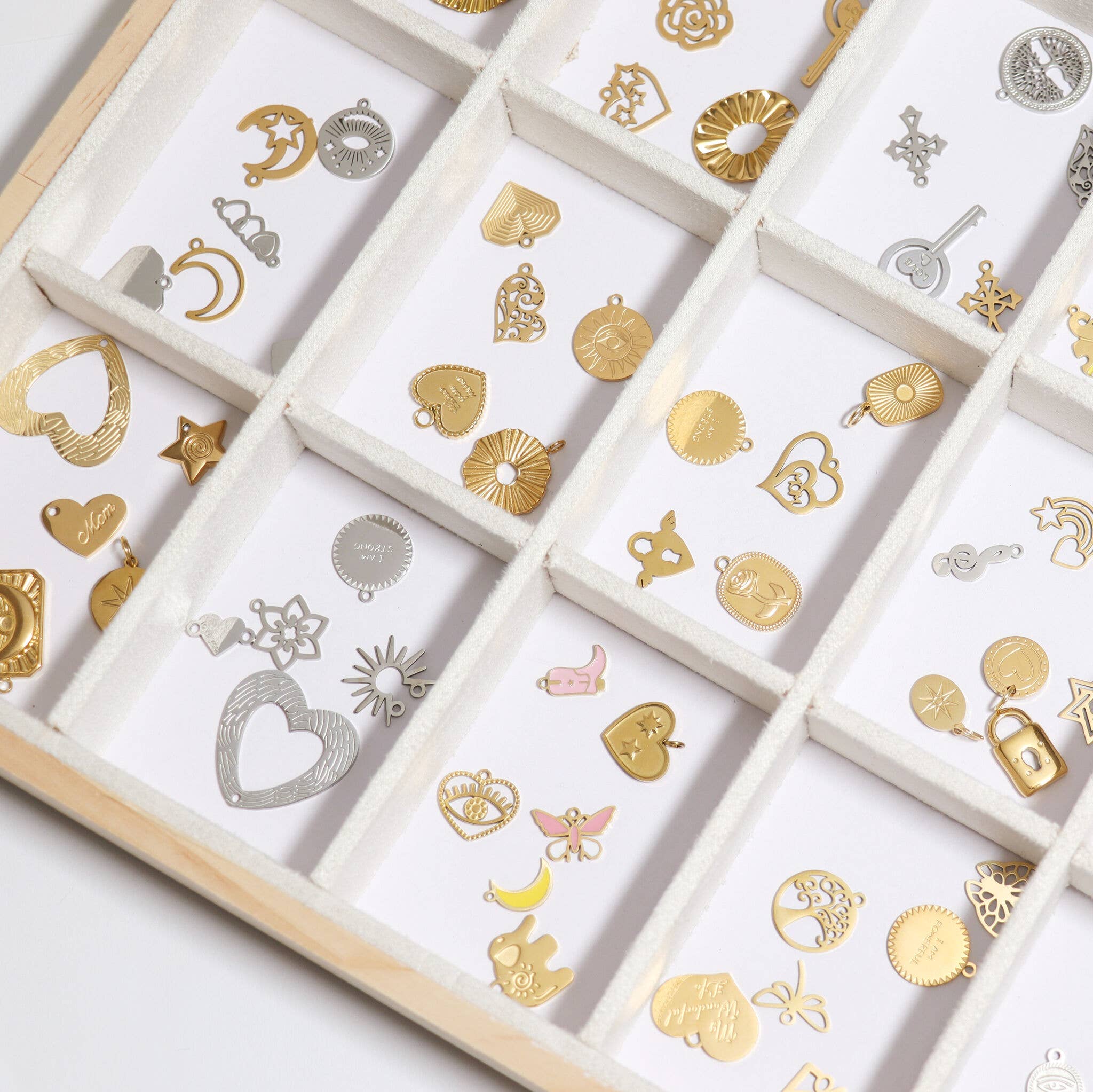 WJW - Wholesale Jewelry Stand & Display - Natural Wood & Suede 24 Unit Jewelry Tray Display1