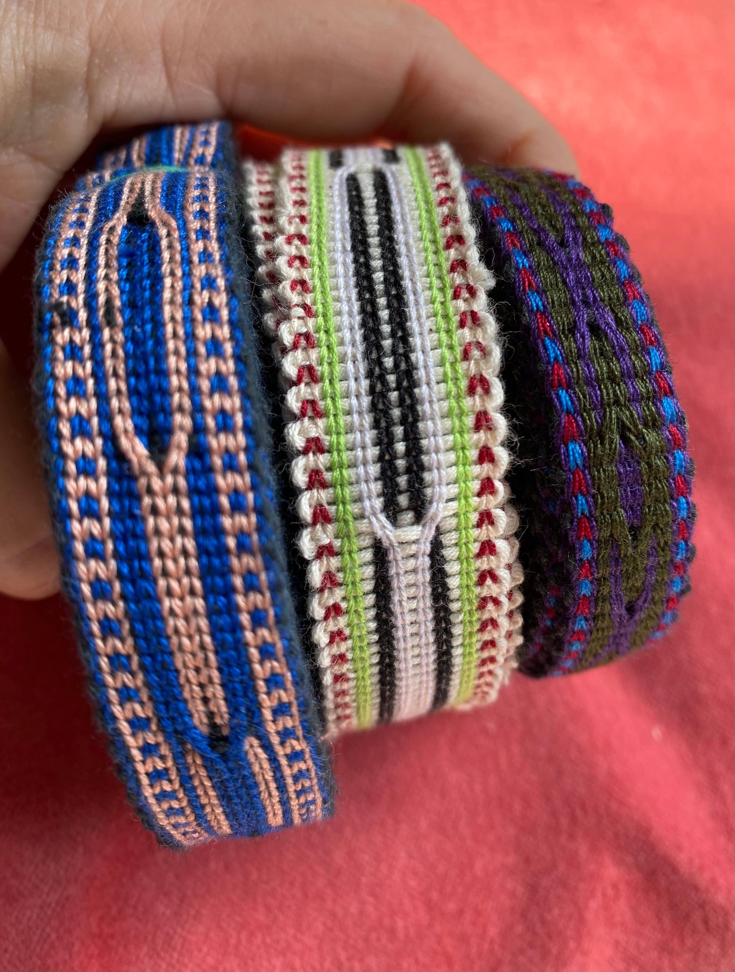 Tezeè – Großhandel Gewebtes/geflochtenes Armband – Ikat-Stoffarmband aus Uzbekistan3