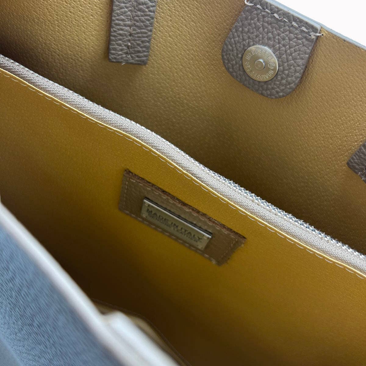 Suie Valentini srl - Vendita all'ingrosso Tracolla - Donna - Borsa a tracolla in pelle vera, Made in Italy, grande formato, art. 1125675