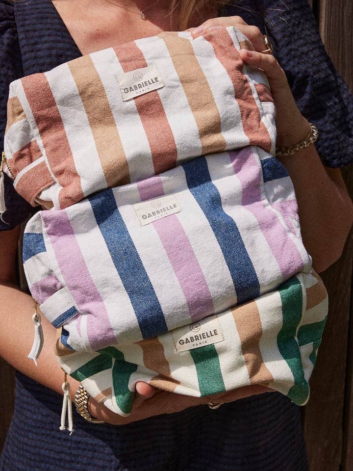 Toilettaske i bomuld med striber for engroshandel hos Gabrielle Paris