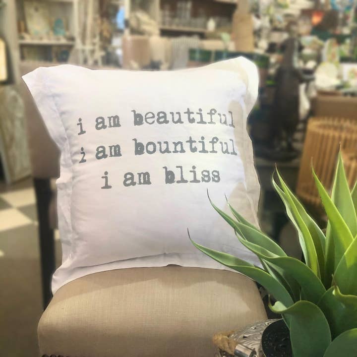 Funda de almohada europea de lino 100% «Soy hermosa, soy generosa, soy una felicidad». para venta al por mayor de WHEREable Art, LLC