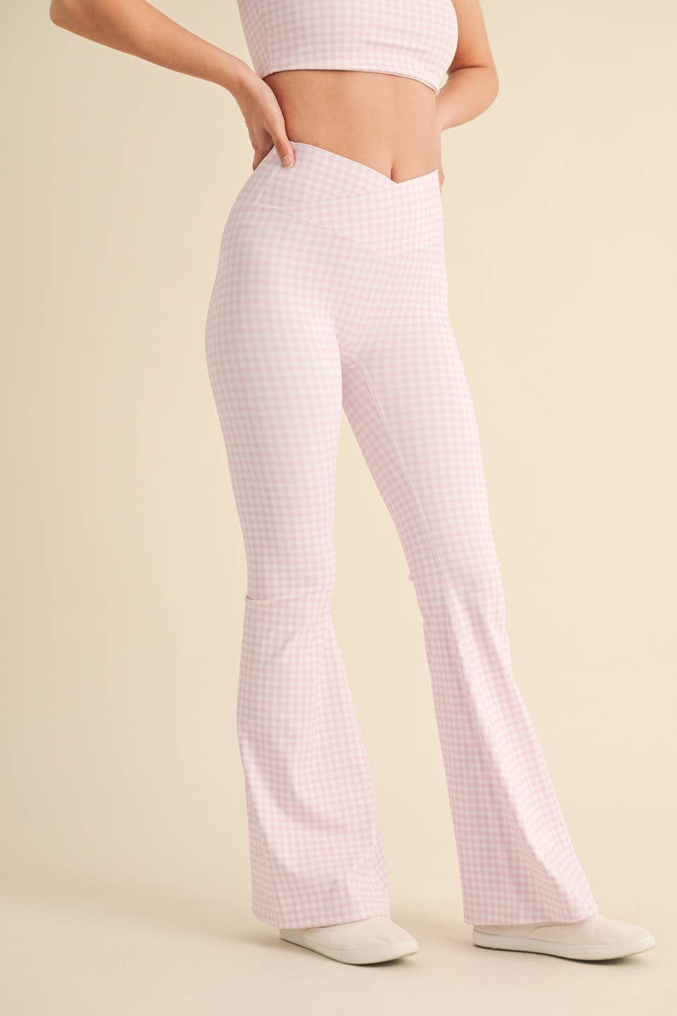 KIMBERLY C – Engroshandel Sports-/loungeleggings – til kvinder – Gingham Print Højtaljede Crossover Flare Leggings43